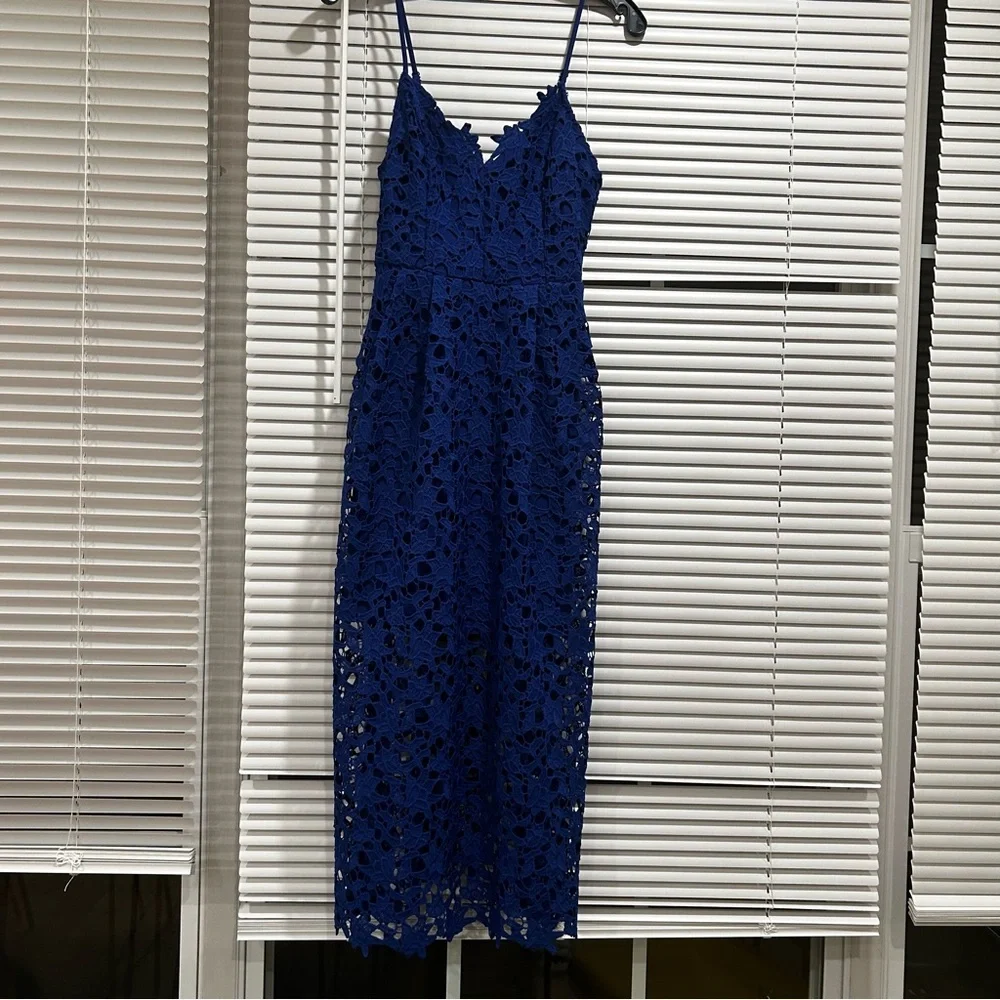 Astr The Label Elegant Blue Lace Midi Dress. Size Small - Picture 7 of 7